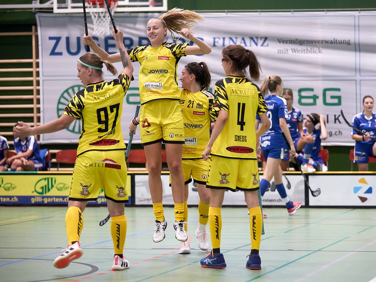 51448442549_de9cddc5bc_o Toller Einstand: Hana Polakova (links) traf bei ihrem ersten NLA-Spiel für die Riders zweimal.