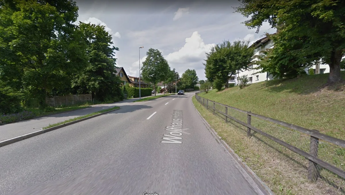 wolfhausenstrasse Der Belag der Wolfhausenstrasse wird erneuert.