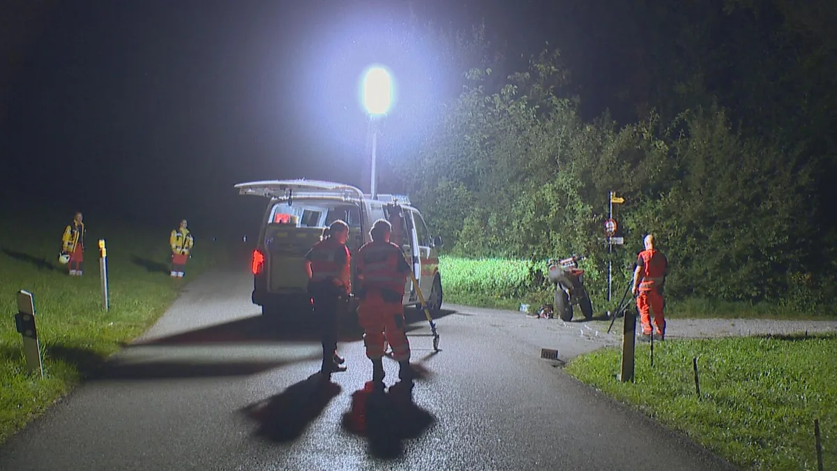 vu_agasul_zh_04 Der Unfallort in Agasul (Illnau-Effretikon)., Das Unfallfahrzeug., Die Polizei tätigt zur Zeit weitere Abklärungen.