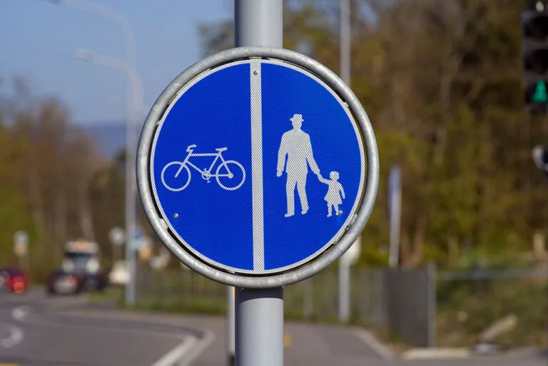 velo-und-fussgaengerweg-768×514 Wie viele Gefahrenstellen für Fussgängerinnen und Velofahrer gibt es in Illnau-Effretikon? Eine Umfrage sucht nach Antworten.