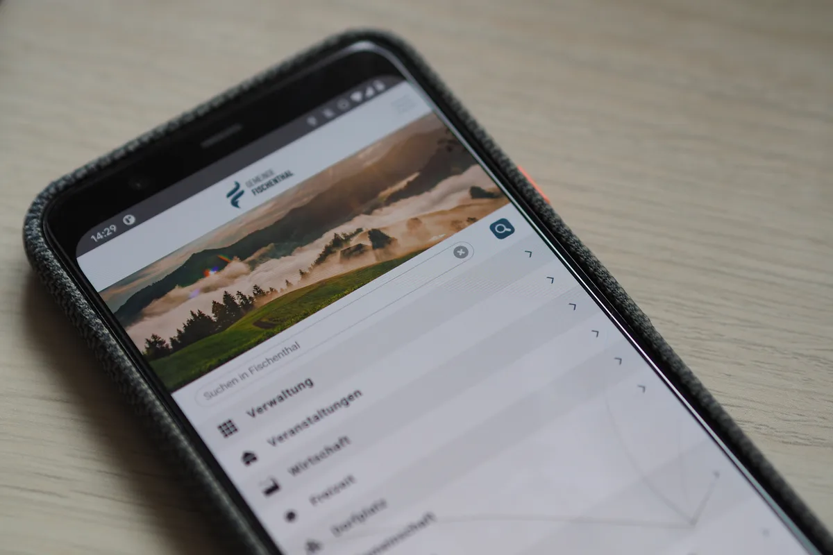 Steht gratis zum Download zur Verfügung: die neue App der Gemeinde Fischenthal.