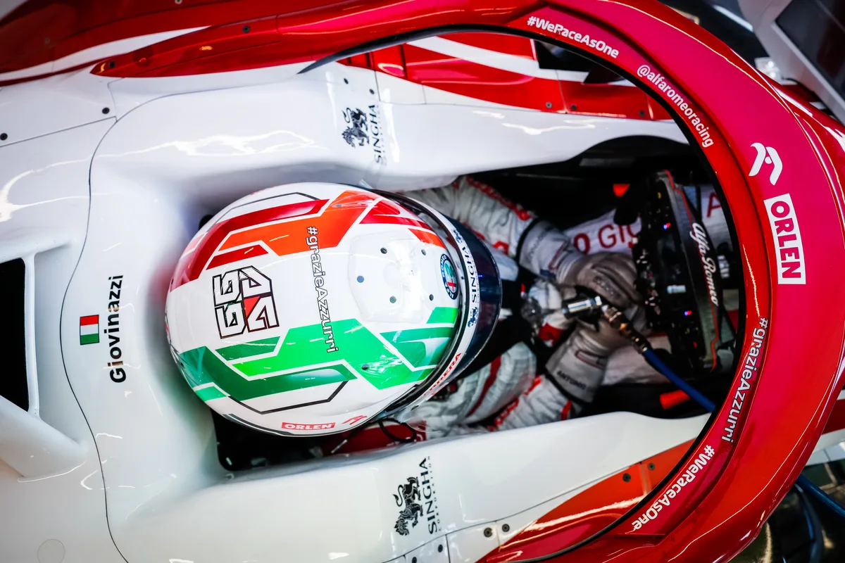 Antonio Giovinazzi sitzt in seinem Cockpit. Darf er es behalten, oder wird der Italiener abgelöst?