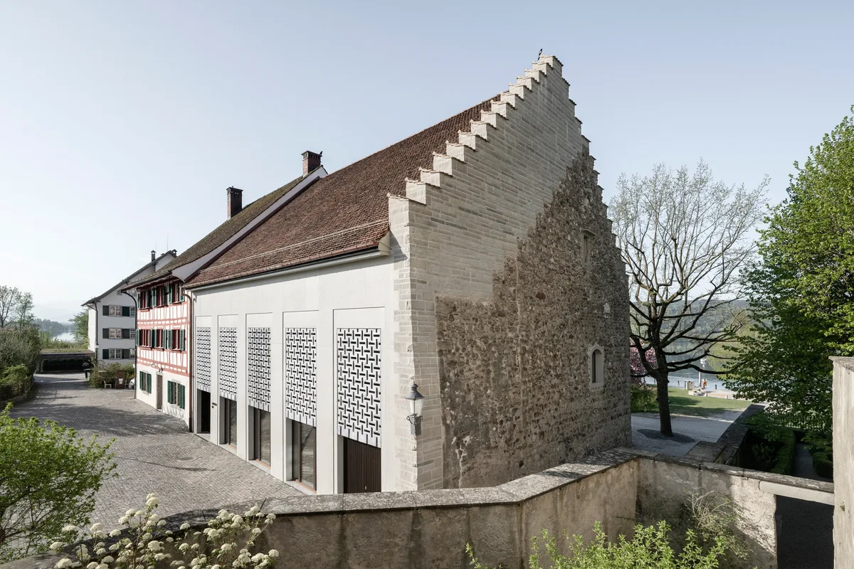 https-zueriost-ch-sites-default-files-media-2021-10-06-57342f6b_01_landenberghaus_greifensee_0-jpg Das Landenberghaus hat den zweiten Preis beim Prix Lignum 2021 erhalten., Auch der Innenausbau hat die Jury überzeugt.