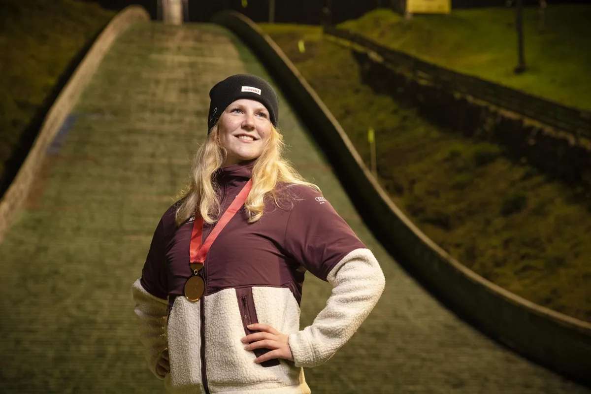 https-zueriost-ch-sites-default-files-media-2021-10-15-_oho9541_preview-jpg Rea Kindlimann mit SM-Bronze um den Hals: Nach langer Zeit sprang die 19-Jährige wieder im heimischen Gibswil.