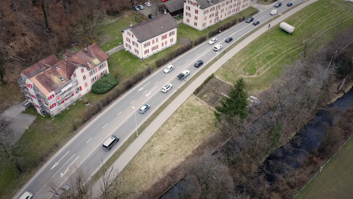 siberseite002 Im Nadelör der Region ist am Montagmorgen ein Lastwagen liegengeblieben. Entsprechend staut sich der Verkehr.