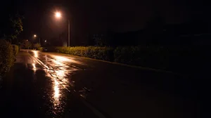 https-zueriost-ch-sites-default-files-media-2021-10-26-uster_10062019_schlechtestrassenbeleuchtung_sbo_6_0-jpg Wie viel Licht ist in der Nacht nötig? Diese Frage beschäftigt derzeit auch die Gemeinde Mönchaltorf.
