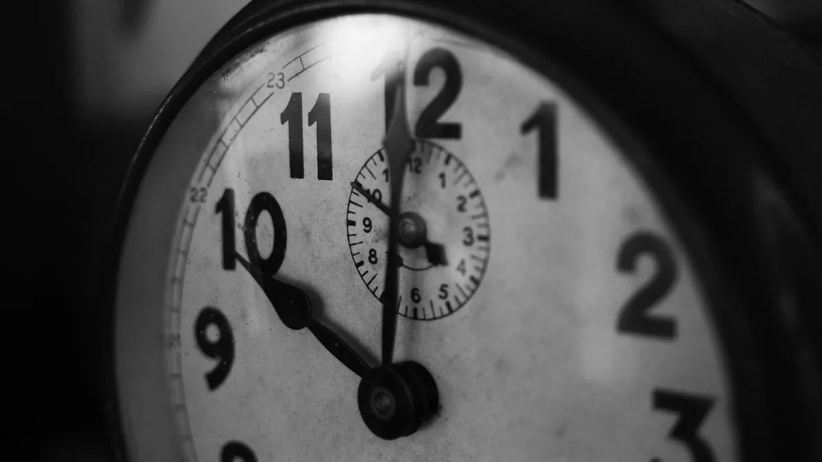 clock-1031503_1280 Für viele Menschen ist die Zeitumstellung ein Ärgernis. Eine rasche Abschaffung liegt dennoch in weiter Ferne.