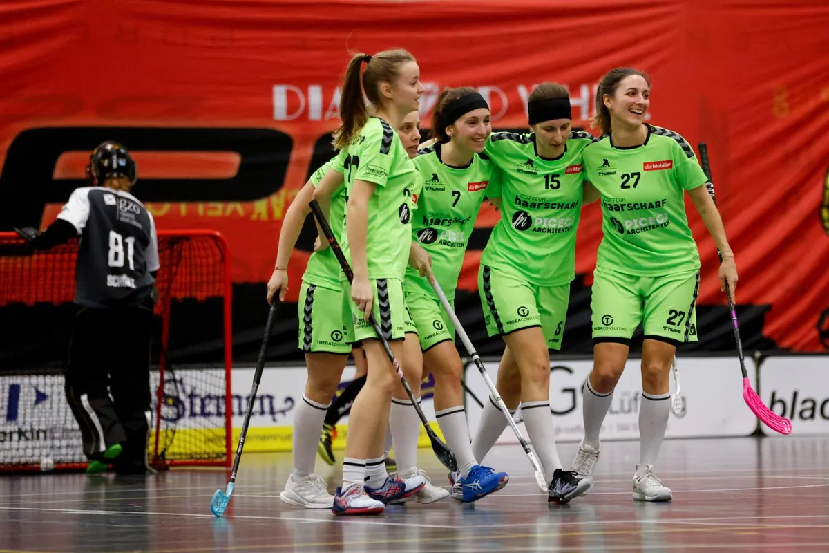 Der UHC Laupen bejubelt den zweiten Sieg in Serie.