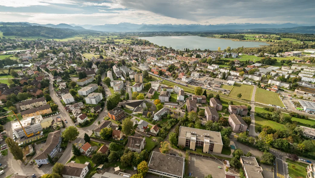pfaffikon_luftaufnahme_gerade