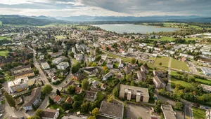 pfaffikon_luftaufnahme_gerade