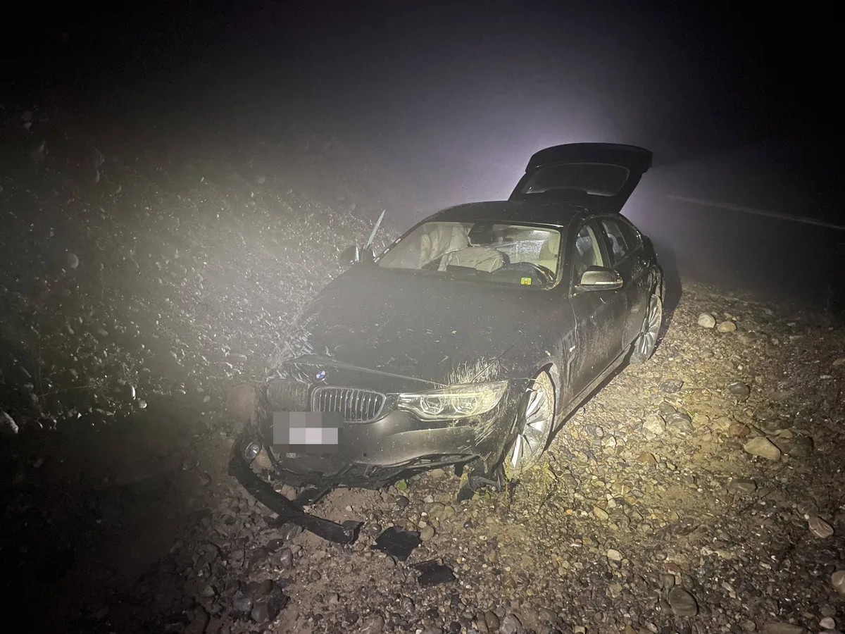 downloadbild_mit_quellenangabe_stapo_1 Totalschaden: Am Freitagabend kam es zu einem Unfall in Freudwil., Verletzt wurde bei dem Selbstunfall niemand.
