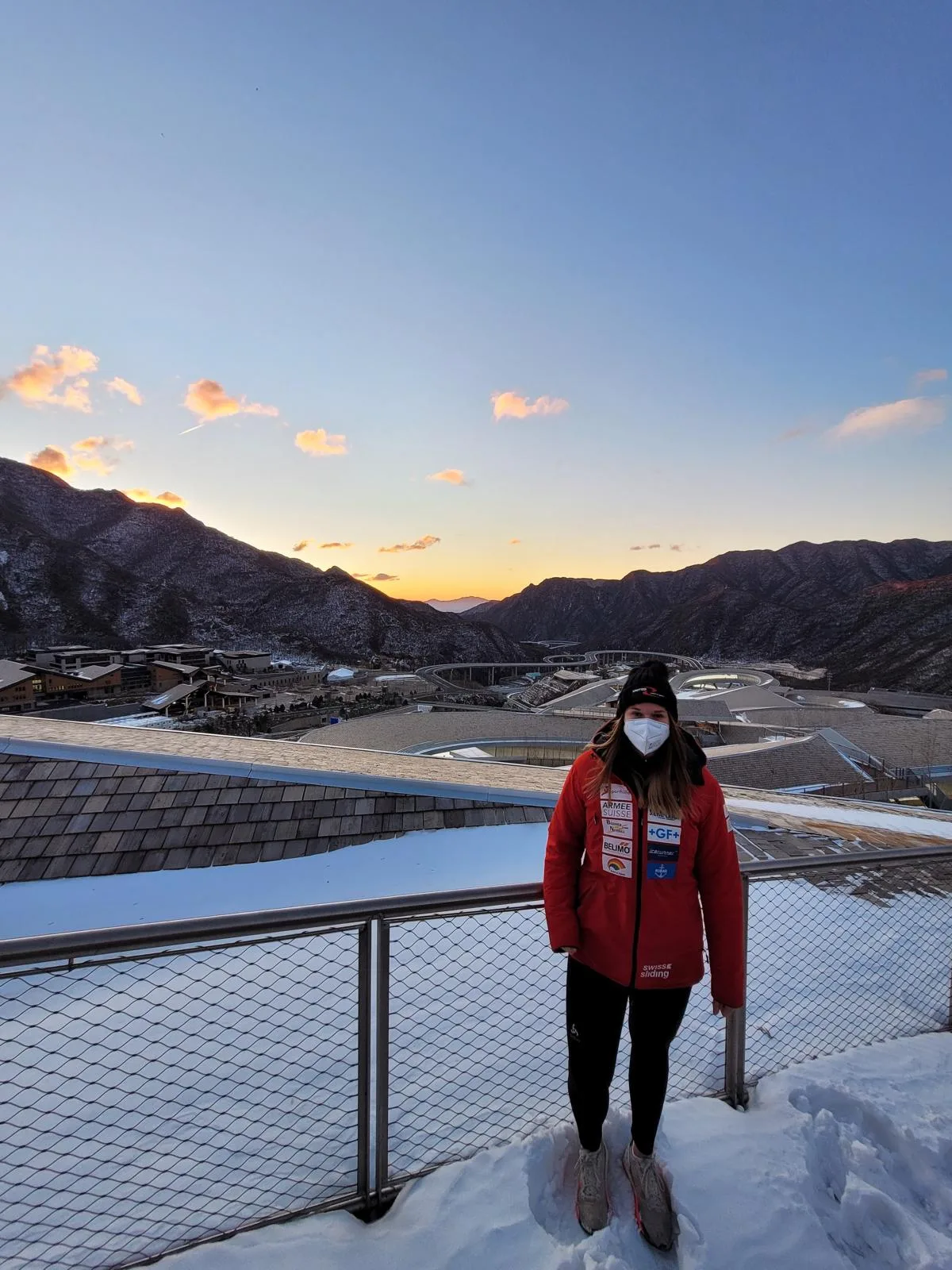 maag-6_preview Früh unterwegs: Natalie Maag im Morgengrauen vor der Olympia-Bahn in Yanqing.