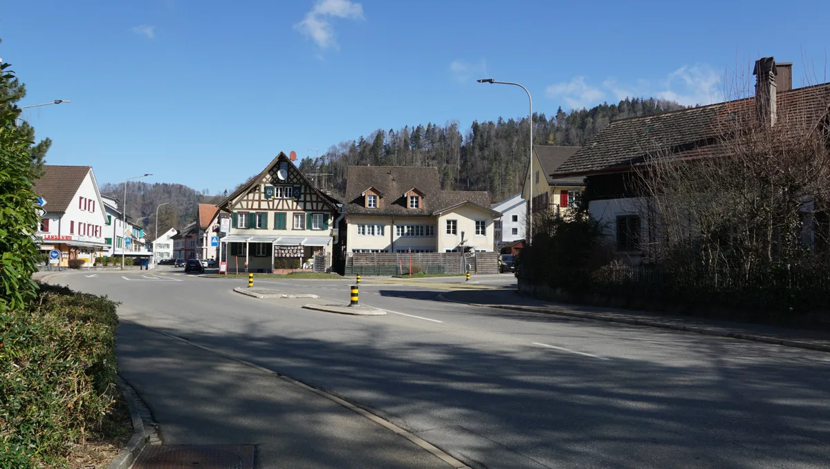 An dieser Kreuzung will der Kanton einen Kreisel bauen.