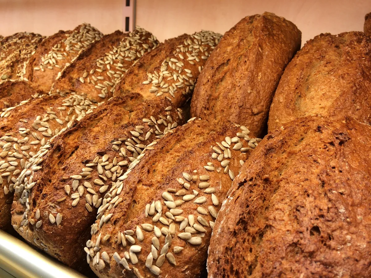 loaf-276775_1920 Dinkelbrote sind beliebt: Aufgrund des schlechten Sommers und ausfallender Ernten fehlen nun in einigen Bäckereien die Brote.