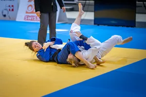 ds107848 Oana Nicolescu war im Final durch Armhebel für den einzigen Sieg besorgt.