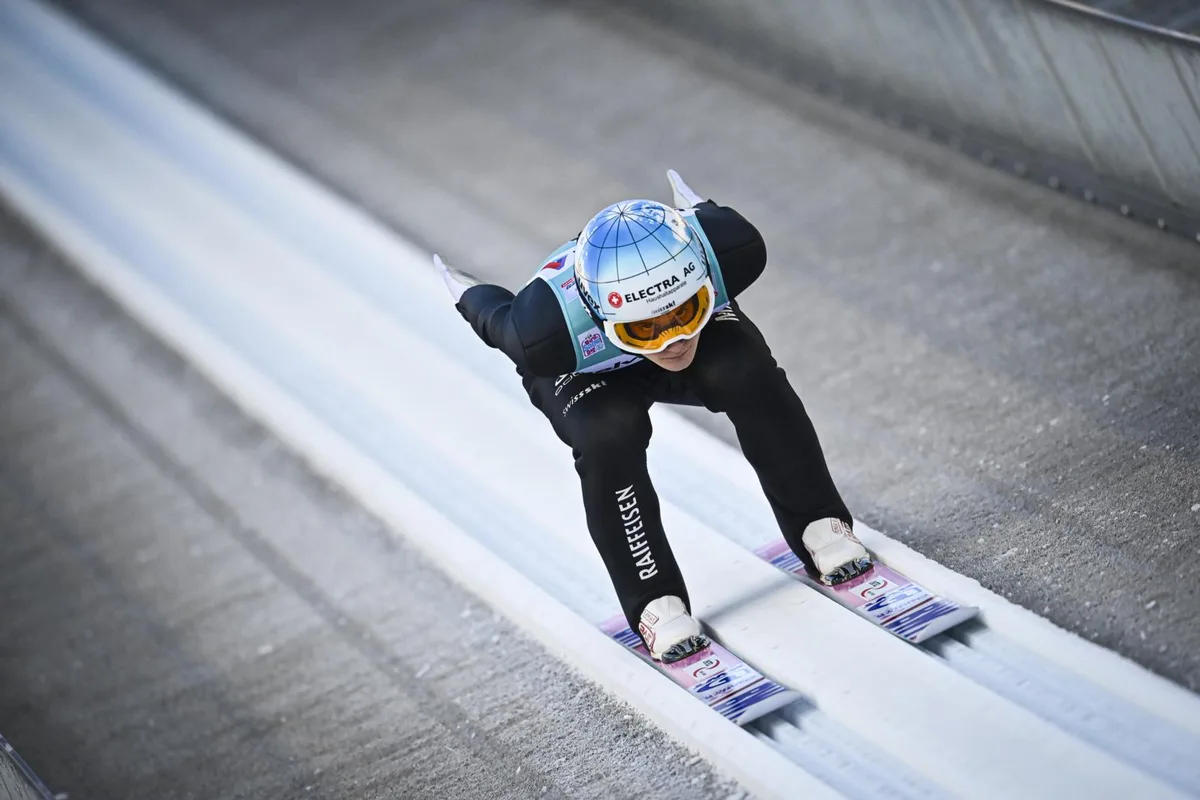 Dominik Peter (hier in Engelberg) springt demnächst wieder im Weltcup.