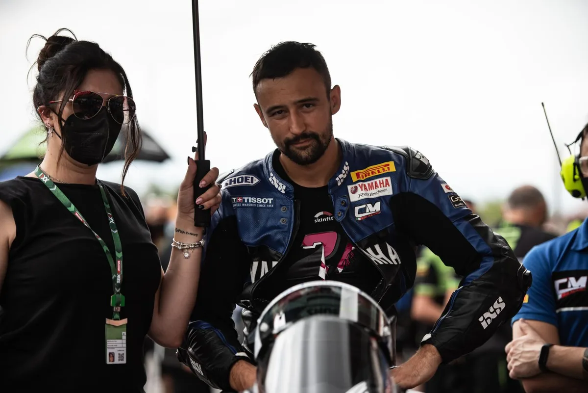 krummenacher_sabato_sbk_catalunya_r9_-59_preview Randy Krummenacher (links seine Partnerin Serena) verlässt die Supersport-WM., Seinen letzten Sieg feierte der Grütner im September in Barcelona., Nun schlägt Krummenacher ein neues Kapitel auf.