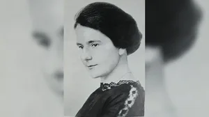 olga-meyer-001-web_0 Als junge Lehrerin hat Olga Meyer ihren Schülern die Geschichte von Anneli erzählt. Die Aufnahme stammt von etwa 1910., Die Zürcherin (Mitte, mit ihren Geschwistern) war bis zur Niederschrift des ersten «Anneli»-Buchs gar nie im Tösstal., Von ihrer Buchfigur zeugt auch eine Tafel im Museum von Boller Winkler.