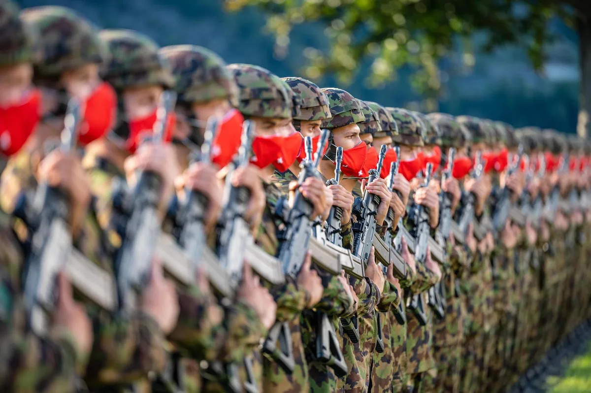 Das Foto zeigt Angehörige der Schweizer Armee.