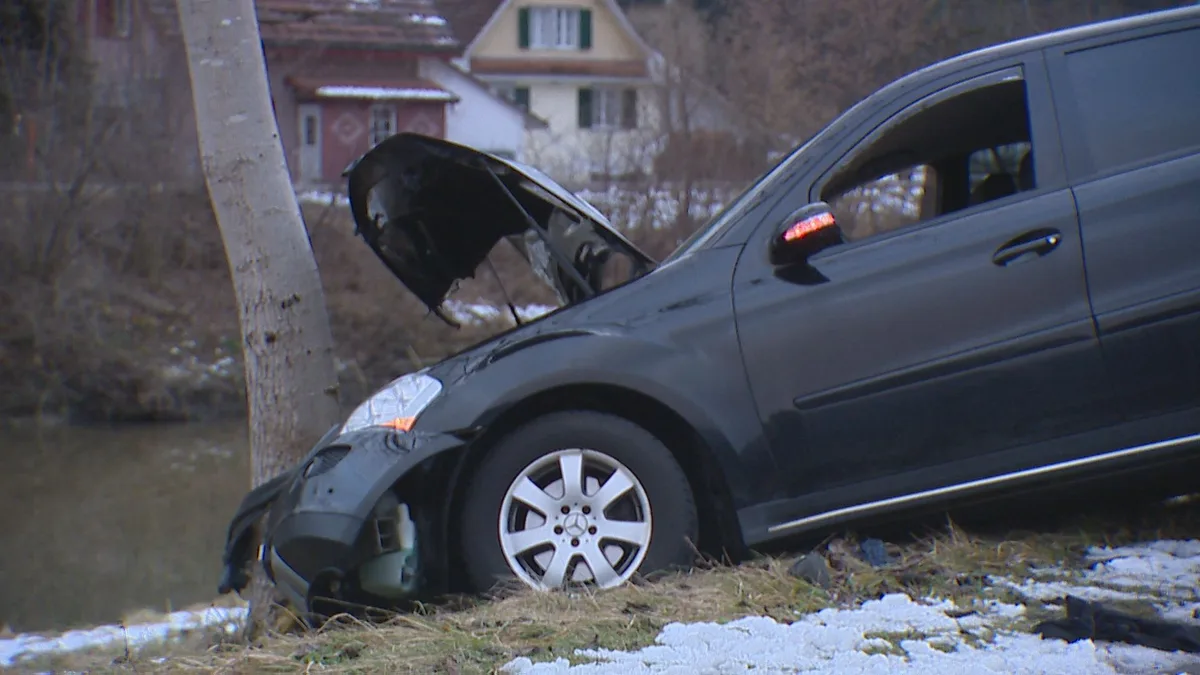 Das kaputte Auto nach dem Unfall.
