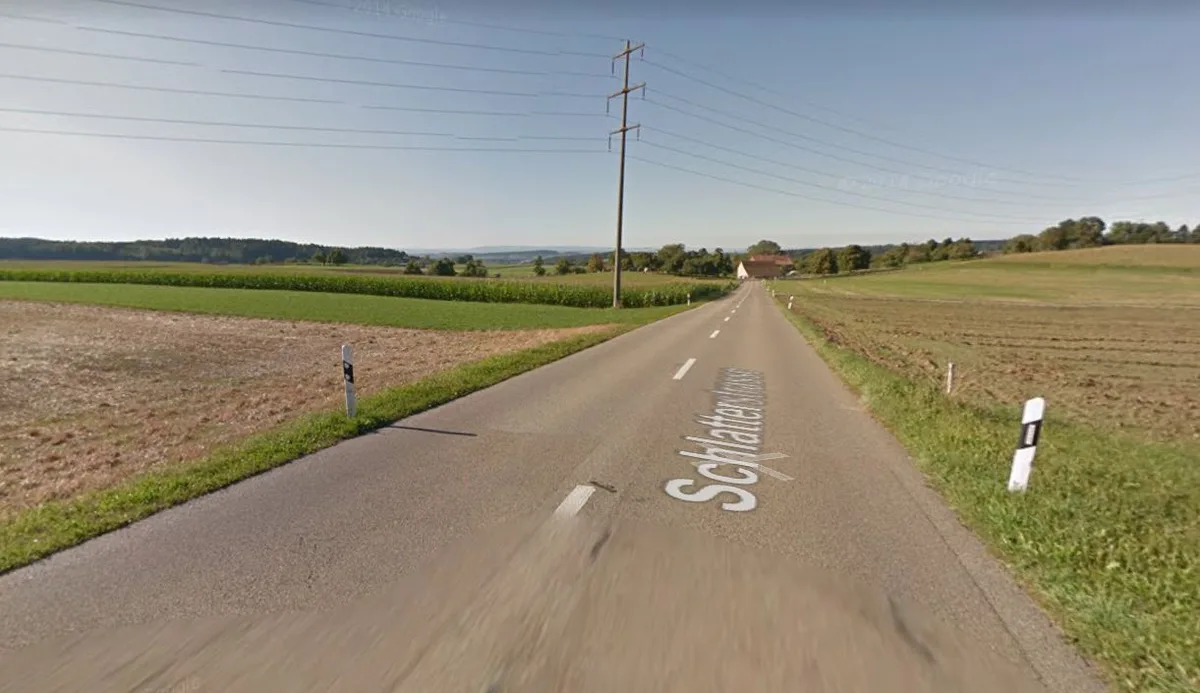 Die Strasse zwischen  Bettlihof und Waltenstein ist in schlechtem Zustand und wird saniert., Dabei wird auch die Bushaltestelle in Waltenstein hindernisfrei ausgebaut.