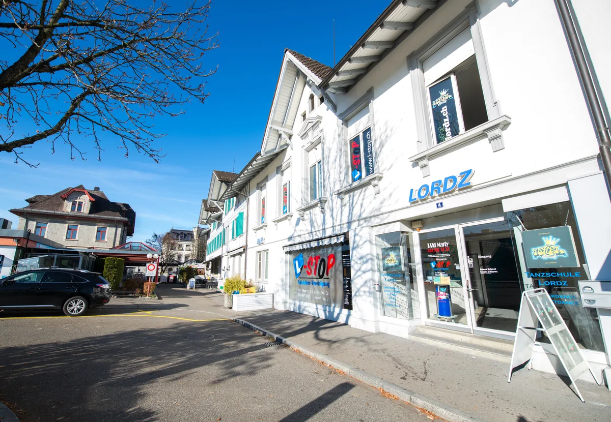 wetzikon_10112015_schweizerhof_sbo_1 Auf diesem Platz steht ab Freitag das neue Testzentrum.