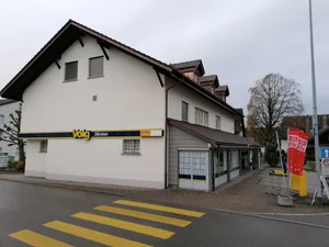 https-zueriost-ch-sites-default-files-media-2022-01-28-30_volg_duernten-jpg Der Volg Dürnten, das erste Ziel des serbischen Räuber-Duos.