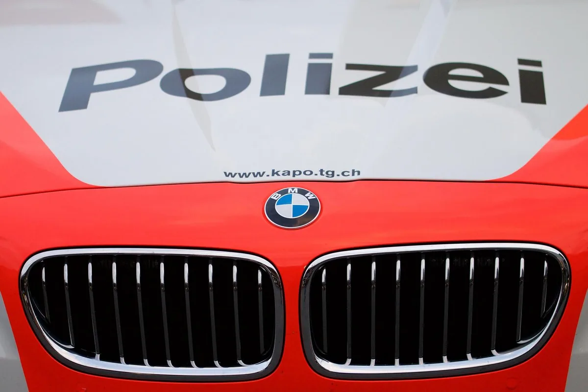 https-zueriost-ch-sites-default-files-media-2022-01-30-vehicle-919681_1920-jpg Die Polizei sucht nach einem Verkehrsunfall in Dübendorf vom Samstagabend Zeugen.