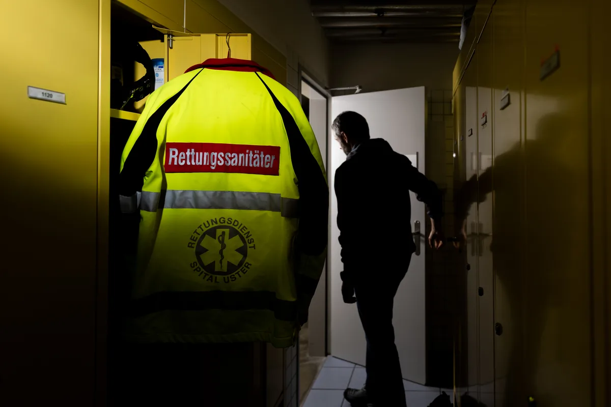 Die Jacke an die Garderobe und den Job an den Nagel hängen: In Uster gibt es dafür ein Spezialprogramm., Barbara Henzen, Leiterin des Rettungsdienstes Uster, hat die «Abspringerstelle» entwickelt.