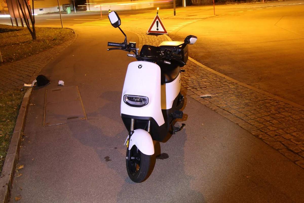https-zueriost-ch-sites-default-files-media-2022-02-09-220209_wetzikonzeugenaufruf-jpg Bei einem Unfall in Wetzikon verletzte sich die Fahrerin eines Elektrorollers.