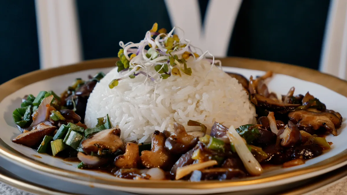 reis-shiitake-sauce_0 Klingt kompliziert, ist es aber gar nicht - Shiitake-Pilze an Teriyaki-Sauce mit Reis.
