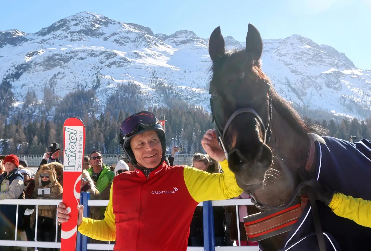 Siegreiches Duo: Jakob Broger und Stute Vienna Woods., Am dritten Renntag in St. Moritz reichte ihm ein zweiter Rang., Der Wangemer feierte den Gesamtsieg im Skikjöring., Bereits zum elften Mal holte Broger den Titel «König des Engadins».