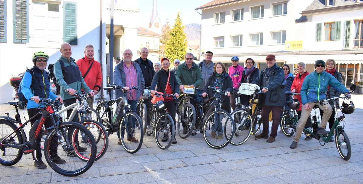 dsc_0006_5 Die Grünen Wald haben die Petition mit dem Fahrrad überbracht.