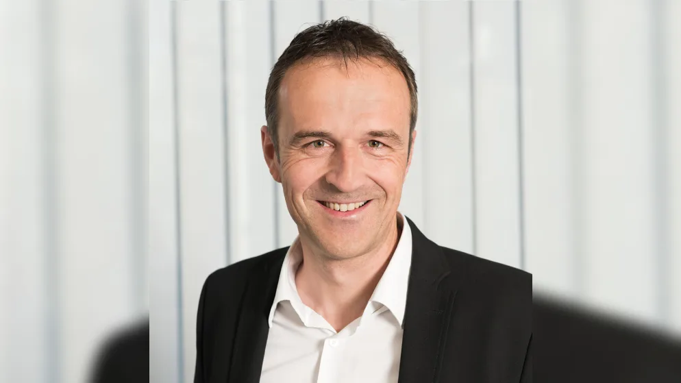 Gemeinderat Bruno Schaerli (Aktion G) hat das Bauprojekt zum Schulhaus Breiti von Beginn an unter sich.