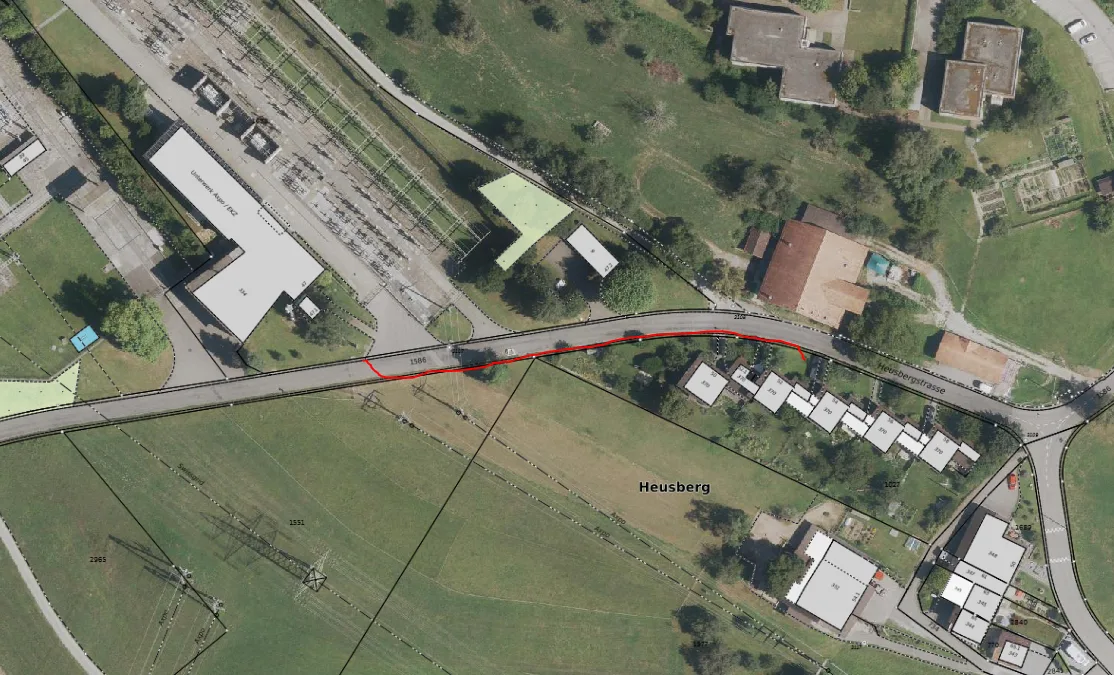 https-zueriost-ch-sites-default-files-media-2022-03-15-verkehr-heusberg-moenchaltorf-png Auf diesem Abschnitt der Heusbergstrasse kommt es zu Verkehrsbehinderungen.