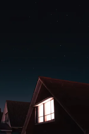 haus_unsplash_1532207476751-d3ccf1a77019 Als sich die Ustermerin am Schlafzimmerfenster zeigte, zeigte sich auch der Exhibitionist.