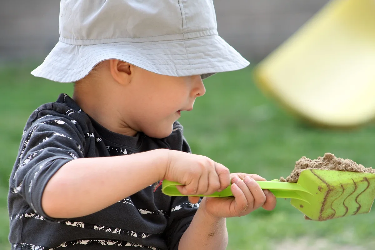kita Die Stadt Wetzikon möchte Eltern bezüglich Kita-Plätzen finanziell mehr unter die Arme greifen., Auch Wetziker Eltern, die ihre Kinder ausserhalb der Stadt in die Kita bringen, sollen unterstützt werden., Es soll für Eltern attraktiver werden, ihr Kind in die Kita zu bringen.