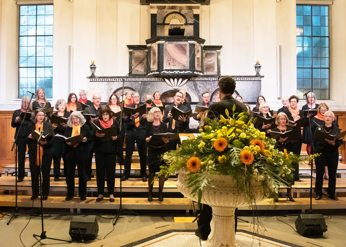 https-zueriost-ch-sites-default-files-media-2022-04-10-02_gospel_make_a_joyful_noice_weu-jpg Der Ustermer Gospelchor Mezzoforte feierte am Samstag, 9. April, sein 30-jähriges Bestehen., Während der Pandemie probten die Mitglieder immer wieder., Die effektiven Vorbereitungen für den Auftritt in der Reformierten Kirche Uster begannen jedoch erst im vergangenen Herbst., Das Konzert war fast bis auf den letzten Platz ausgebucht., Drei Gründungsmitglieder sind nach wie vor Teil des Chors.