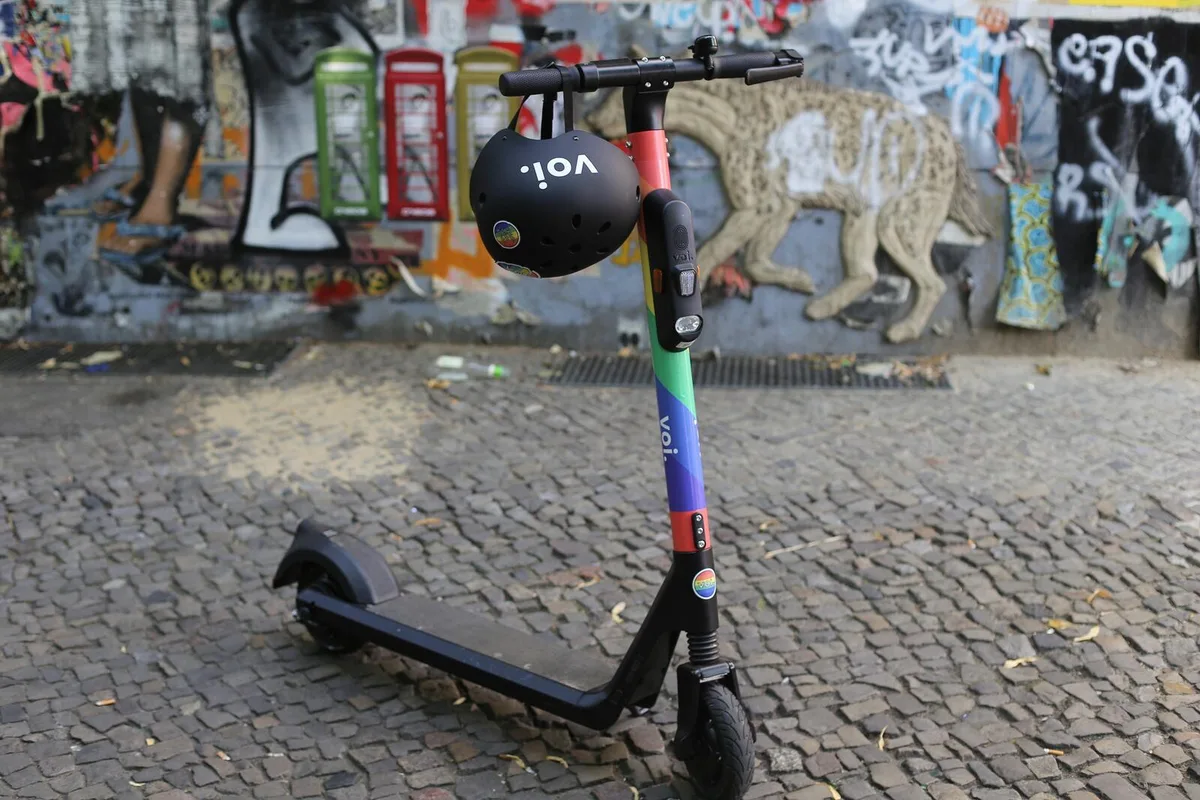 https-zueriost-ch-sites-default-files-media-2022-04-14-voi-g7615647e9_1920-jpg Voi ist einer der E-Scooter-Anbieter, der nach Wetzikon kommt.