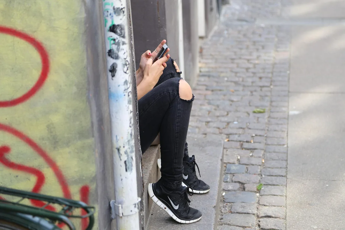 https-zueriost-ch-sites-default-files-media-2022-04-20-girl-g040fc962a_1920-jpg Jugendliche wünschten sich einen Ort, wo sie niemanden stören, selbst aber auch nicht gestört werden.