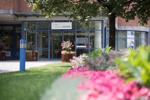 https-zueriost-ch-sites-default-files-media-2022-05-03-haupteingang_spital_uster-jpg Verzeichnete 2021 einen Verlust von 5,7 Millionen Franken: das Spital Uster.
