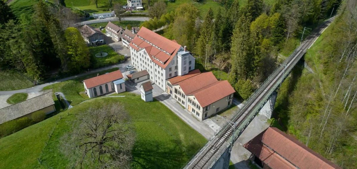 https-zueriost-ch-sites-default-files-media-2022-05-03-neuthal-jpg Lokale Institutionen wie das Museum Neuthal in Bäretswil (im Bild) arbeiten mit dem Festival zusammen.