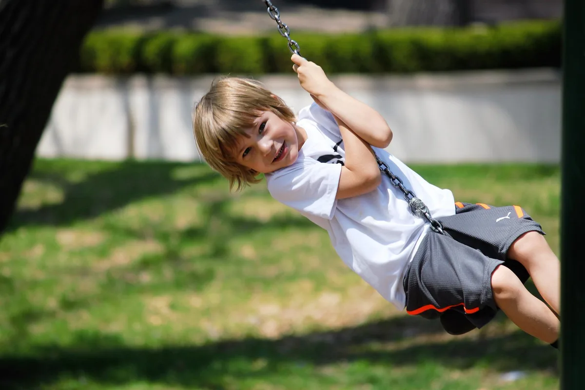 https-zueriost-ch-sites-default-files-media-2022-05-03-swing-g46cb567b9_1920-jpg Bis auf der Spielwiese Bogenacker in Dürnten gespielt werden kann, dauert es noch eine Weile.
