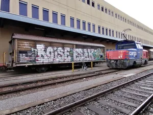 https-zueriost-ch-sites-default-files-media-2022-05-07-40_sprayerei_zug_2_4_22_ehi-jpg Sprayereien an Eisenbahnwagen: schnell gemacht – doch die finanziellen Folgen belasten erwischte Täter dann oft noch jahrelang.