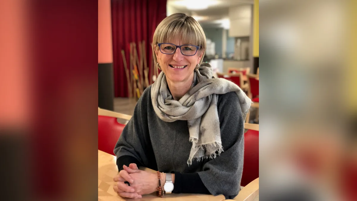 https-zueriost-ch-sites-default-files-media-2022-05-11-yvonne_fehlmann_geschaeftsleitung_-_leitung_stationaer_2-jpg Yvonne Fehlmann prägt seit 28 Jahren die Altersheime in Rikon und Turbenthal.