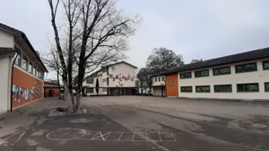 https-zueriost-ch-sites-default-files-media-2022-05-15-11122020_birchlen7_tba-jpg Die Schuldenbremse werde Investitionen, wie sie bei der Schule Birchlen anstehe nicht ausbremsen, sagen die Befürworter.