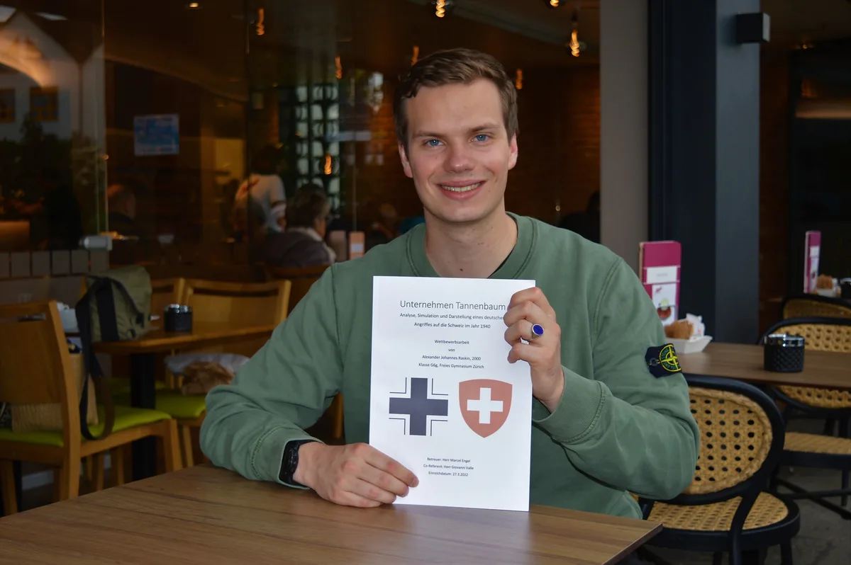 Alexander Raskin aus Grüningen war bei «Schweizer Jugend forscht» mit einer Arbeit zum Zweiten Weltkrieg erfolgreich.