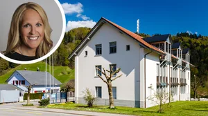 20220607-bildkombo-barbara-dillier In der Fischenthaler Verwaltung gibt es grosse Mängel. Das hat laut Gemeindepräsidentin Barbara Dillier verschiedene Gründe., So ist zum Beispiel die Software teilweise veraltet und nicht nachgeführt., Um die Mängel zu beheben, müssen auch externe Fachkräfte mithelfen.