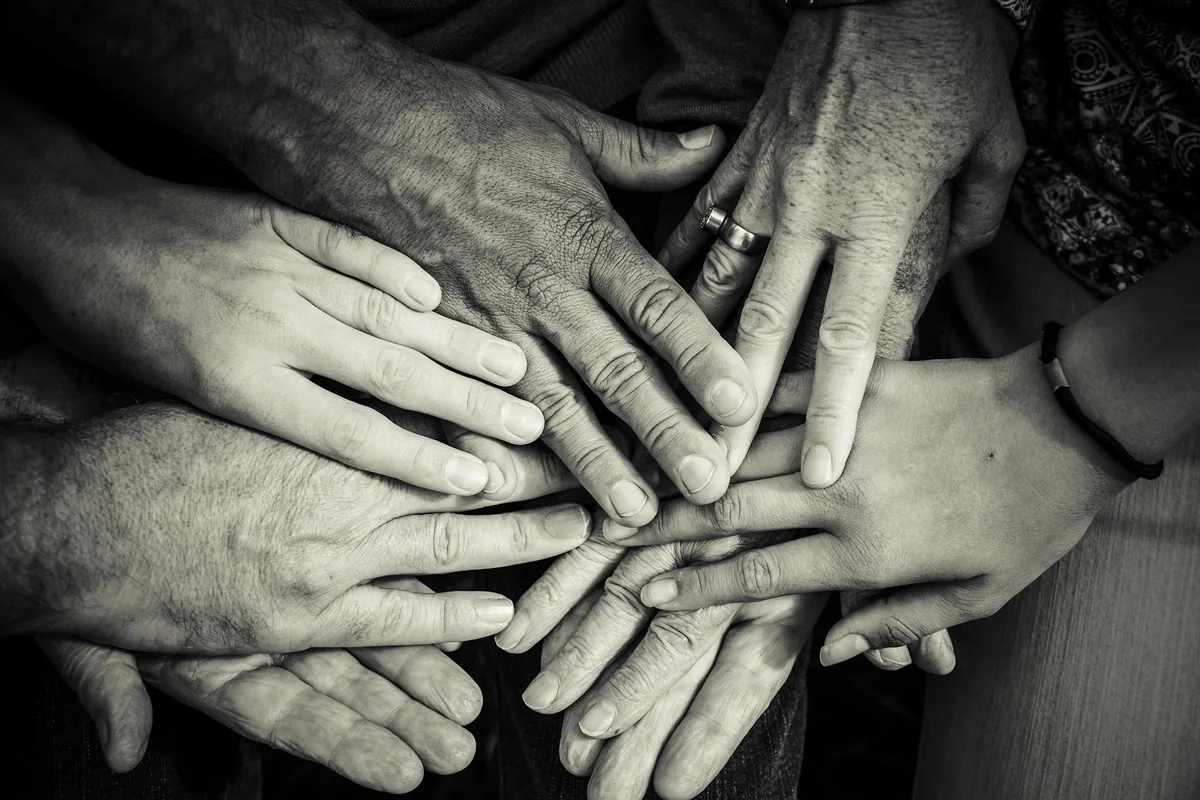 hands-4114905_1920