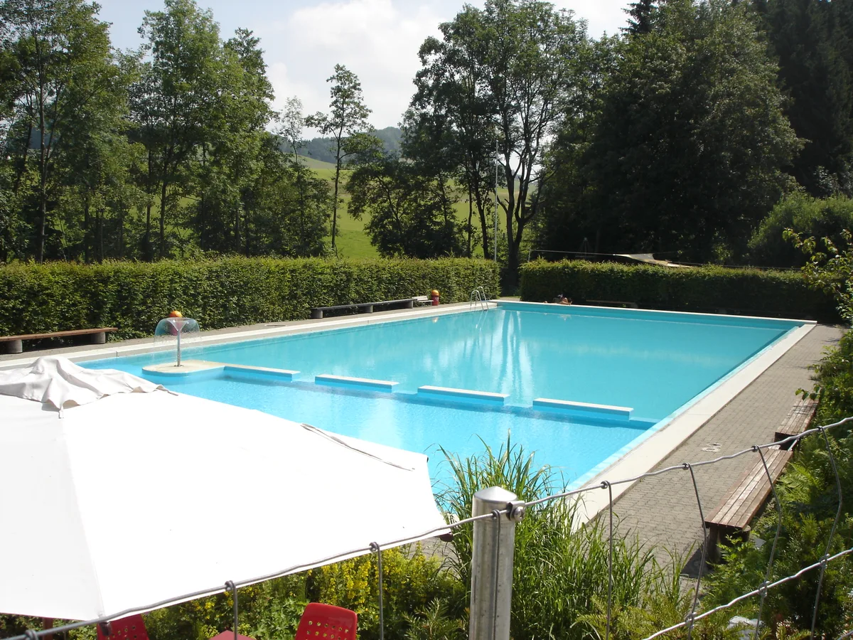 Panoramaaufnahme vom Schwimmbad